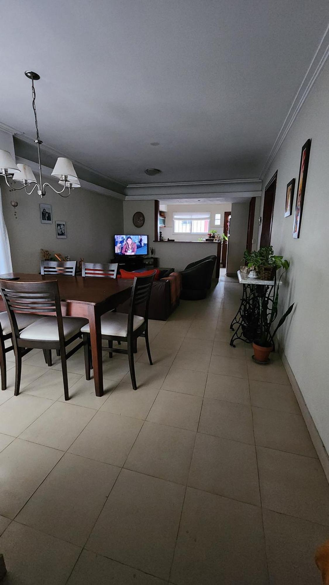 Casa Familiar Luminosa Con Cochera Y Parilla Сasa de vacaciones *