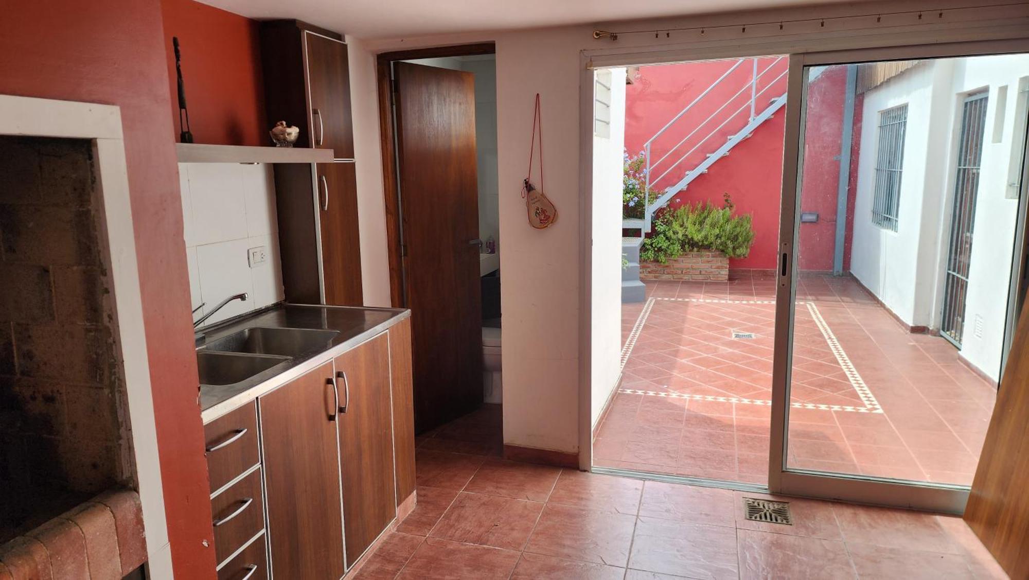 Сasa de vacaciones Casa Familiar Luminosa Con Cochera Y Parilla
